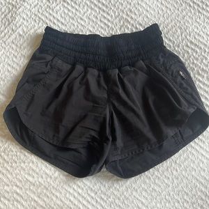 Lululemon tracker short 4” midrise